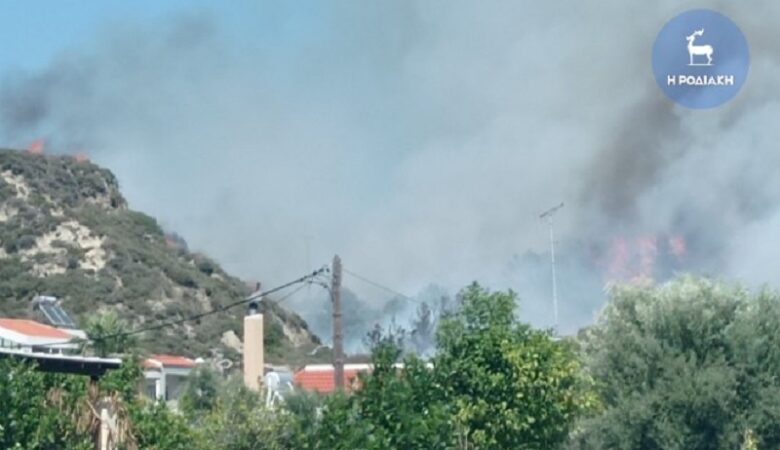 Φωτιά κοντά σε κατοικημένη περιοχή στην Κρεμαστή της Ρόδου