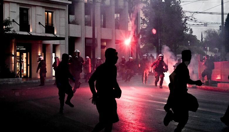 Τι λέει η Αστυνομία για τα χθεσινά επεισόδια στο κέντρο της Αθήνας και τις 21 συλλήψεις