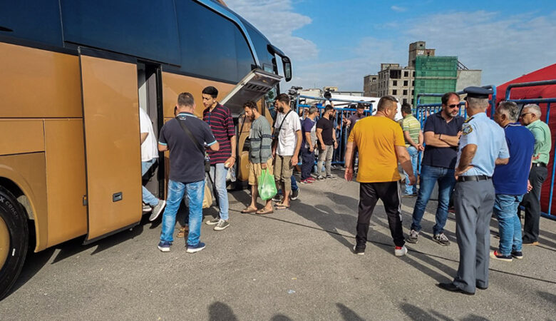Στη Μαλακάσα μεταφέρθηκαν οι διασωθέντες από το ναυάγιο στα ανοικτά της Πύλου