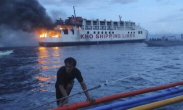 Φιλιππίνες: Η ακτοφυλακή διέσωσε όλους τους επιβαίνοντες σε πλοίο στο οποίο είχε ξεσπάσει φωτιά
