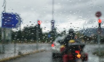 Καιρός: Τοπικά ισχυρές βροχές και καταιγίδες σε μεγάλο μέρος της χώρας