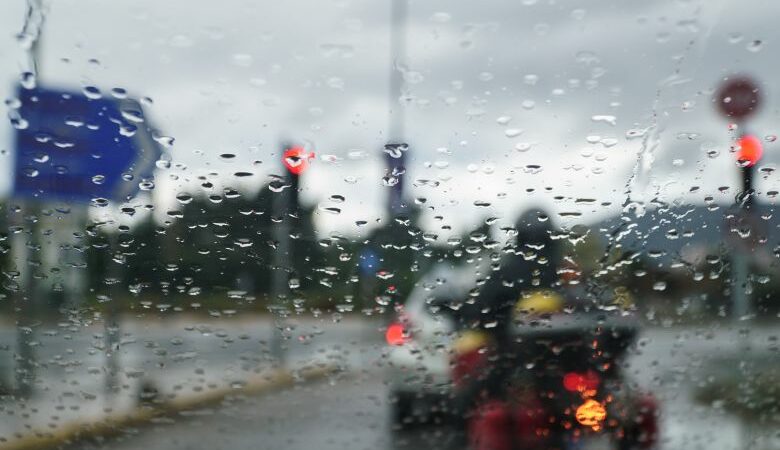 Καιρός: Τοπικά ισχυρές βροχές και καταιγίδες σε μεγάλο μέρος της χώρας