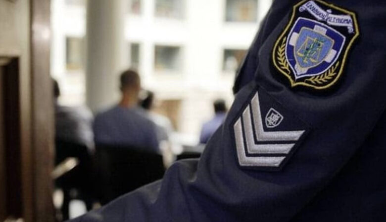 Συνελήφθη αστυνομικός στην Αττική για υπεξαίρεση υπηρεσιακών όπλων