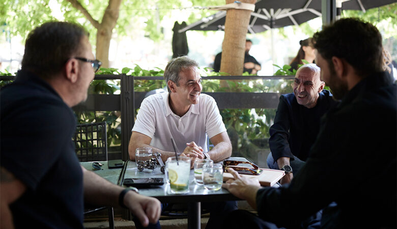 Ο Κυριάκος Μητσοτάκης στη Θεσσαλονίκη: Ήπιε καφέ με τον Αντώνη Ρέμο, τον Αντώνη Τσαπατάκη και τον Γιάννη Μπρατάκο
