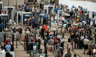 ΗΠΑ: Εγκατέλειψε την 8χρονη εγγονή της σε αεροδρόμιο του Τέξας για να προλάβει την πτήση της