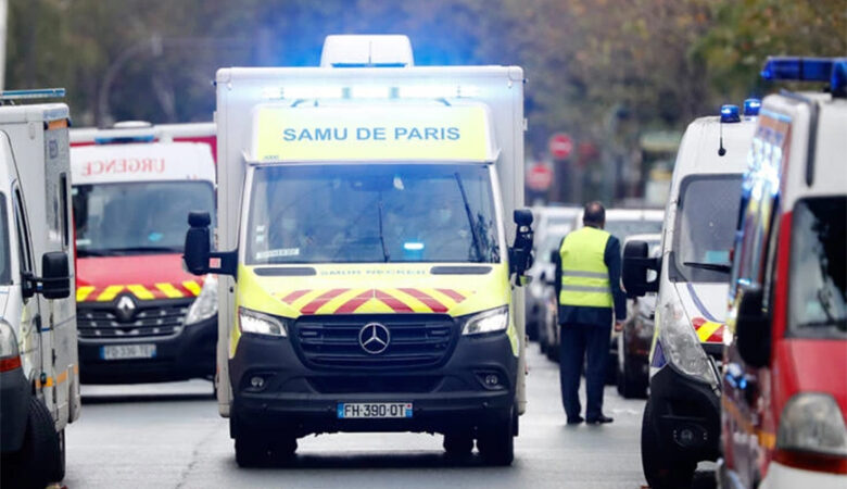 Έκρηξη στο Παρίσι: Διασώστες αναζητούν ένα αγνοούμενο μέσα στα χαλάσματα – Πυροσβεστικό όχημα εξακολουθεί να ρίχνει νερό στα συντρίμμια του κτιρίου