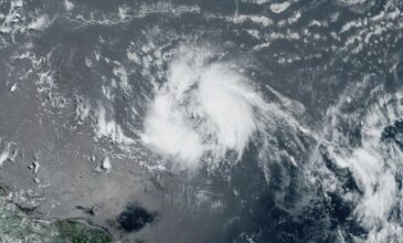 Η τροπική καταιγίδα Μπρετ σαρώνει τα νησιά της ανατολικής Καραϊβικής