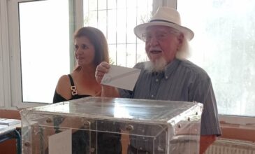 Ένας 99χρονος ψήφισε στο Βόλο – «Βγάλτε με και φωτογραφία, μπορεί να είναι η τελευταία φορά που ψηφίζω»
