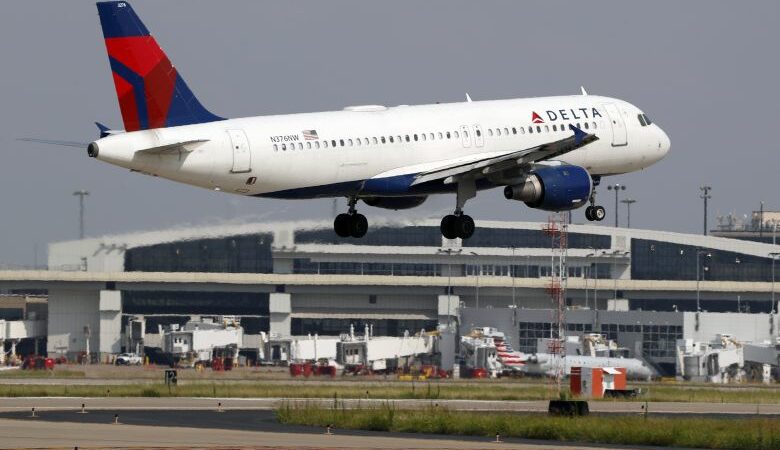Επιβάτης σε πτήση της Delta Airlines έπαθε διάρροια και προκάλεσε συναγερμό: Το αεροπλάνο έκανε αναγκαστική προσγείωση λόγω «βιολογικού κινδύνου»