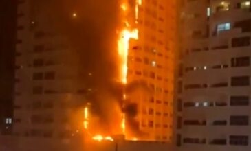 «Κόλαση» φωτιάς σε ουρανοξύστη στα Ηνωμένα Αραβικά Εμιράτα – Δείτε βίντεο