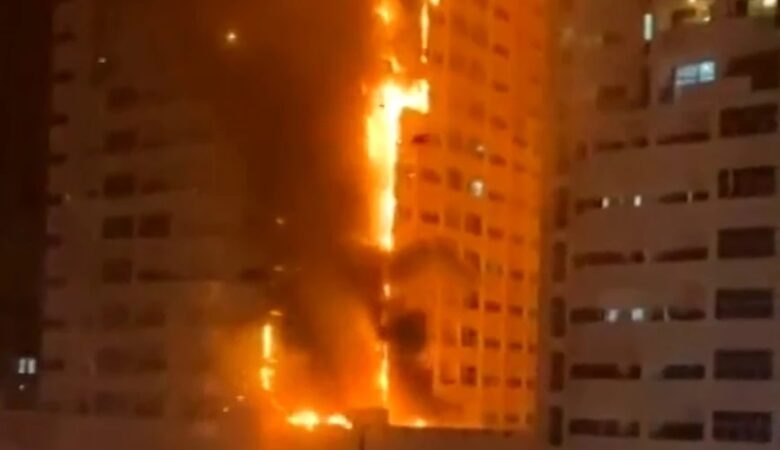 «Κόλαση» φωτιάς σε ουρανοξύστη στα Ηνωμένα Αραβικά Εμιράτα – Δείτε βίντεο