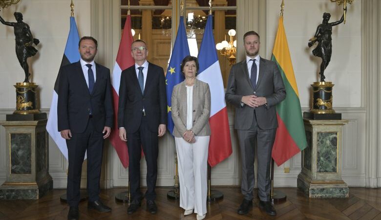 Η Γαλλία και οι χώρες της Βαλτικής επαναλαμβάνουν την ακλόνητη στήριξή τους στην Ουκρανία