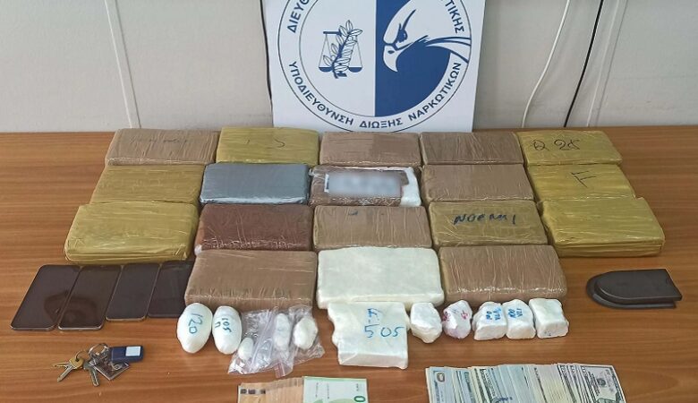 Χαλάνδρι: Διακινητής ναρκωτικών έκρυβε πάνω από 21 κιλά κοκαΐνης στα οχήματά του