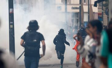 Γαλλία Συγκεντρώσεις για αύριο στα δημαρχεία για συμπαράσταση στον δήμαρχο που δέχθηκε επίθεση στο σπίτι του