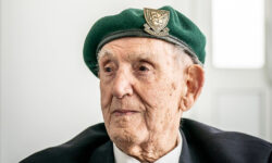 Γαλλία: Πέθανε σε ηλικία 100 ετών ο τελευταίος επιζών καταδρομέας της ημέρας της Απόβασης της Νορμανδίας