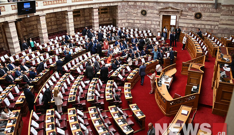 Η ορκωμοσία της νέας Βουλής: Δείτε εικόνες με τους νέους βουλευτές στην αίθουσα της Ολομέλειας – Όλα όσα έγιναν