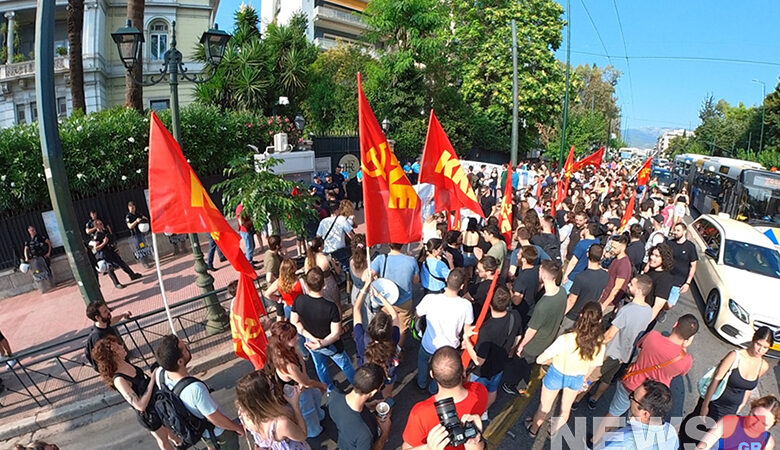 Αθήνα: Παράσταση διαμαρτυρίας στην Πρεσβεία της Γαλλίας – Δείτε εικόνες του News