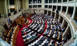 Την άρση ασυλίας πέντε βουλευτών ψήφισε η Ολομέλεια της Βουλής