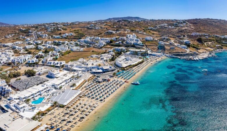 Η Ελλάδα κερδίζει το στοίχημα των τουριστικών εσόδων για την σεζόν του 2023