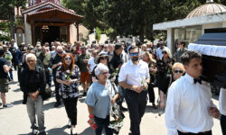 Το τελευταίο αντίο στη Γιώτα Γιάννα – Πλήθος κόσμου στην κηδεία της