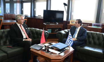 Συνάντηση Μηταράκη με τον Τούρκο πρέσβη: «Προσβλέπουμε στην καλή συνεργασία των δυο χωρών που έχουν νέες κυβερνήσεις»
