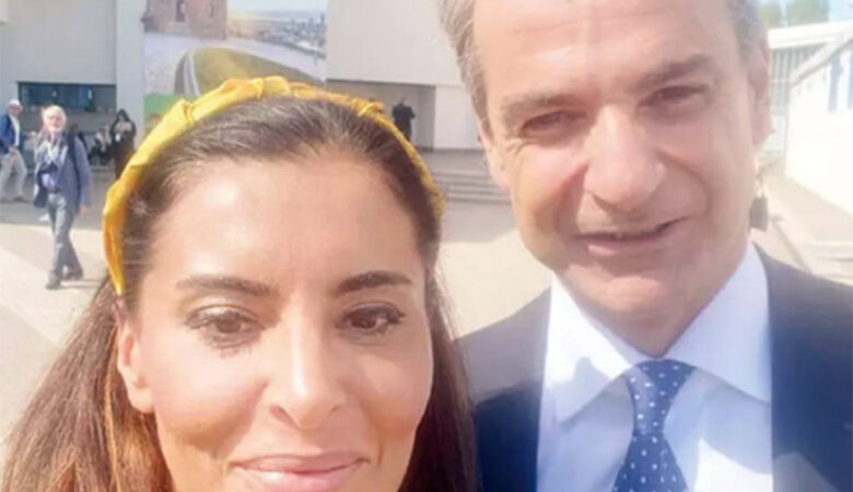 Τουρκάλα δημοσιογράφος που είχε κάνει επίθεση στην Ελλάδα έβγαλε selfie με τον Μητσοτάκη
