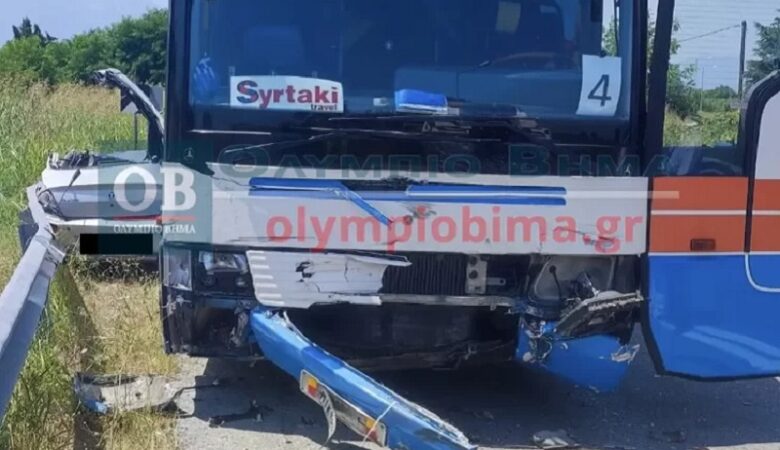 Νεκροί οι δύο επιβάτες του Ι.Χ. που συγκρούστηκε με τουριστικό λεωφορείο στην Κατερίνη