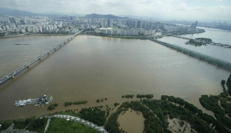Φονικές πλημμύρες στη Νότια Κορέα: Επτά νεκροί, 3 αγνοούμενοι και πάνω από 1.500 άνθρωποι ξεσπιτώθηκαν