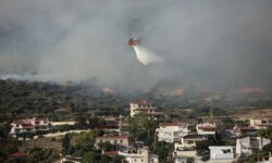 Φωτιές σε Αττική και Κορινθία: Επικίνδυνα 112 κτίρια και ακατάλληλα άλλα 102