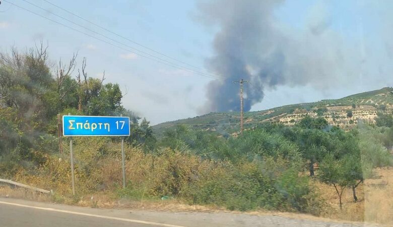 Μεγάλη φωτιά σε εξέλιξη στη Σπάρτη Λακωνίας