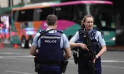 Νέα Ζηλανδία: Ένοπλος άνοιξε πυρ στο Όκλαντ – Τρεις νεκροί, ανάμεσα τους ο δράστης