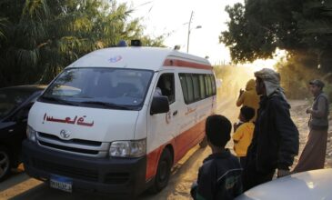 Αίγυπτος: Τουλάχιστον δύο νεκροί και 16 τραυματίες σε τροχαίο με λεωφορείο