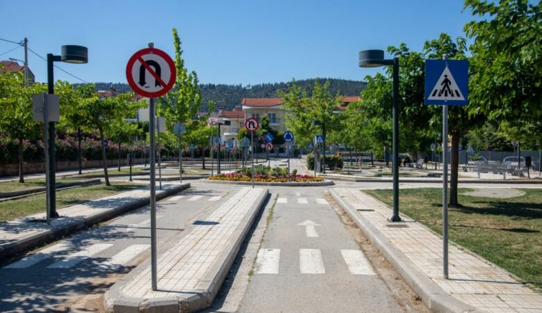 Θεσσαλονίκη: Ανησυχητικές διαστάσεις παίρνει η χρήση κινητού από πεζούς και οδηγούς