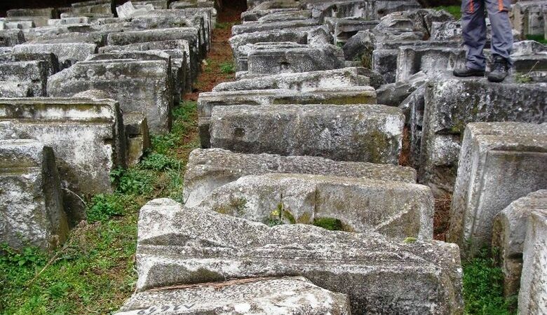 Σέρρες: Στον Τύμβο Καστά επιστρέφουν τα αποκομμένα μάρμαρα του περίβολου μετά από δύο χιλιάδες εκατό χρόνια