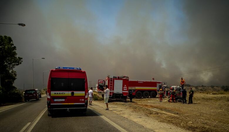 Φωτιά στη Μαγνησία – Εκκενώνεται ο οικισμός του Αγιου Γεωργίου Φερών