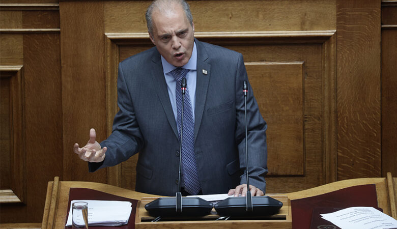 Βελόπουλος: Κατέθεσε πρόταση για την ψήφο των αποδήμων που πριν δύο χρόνια χαρακτήριζε «γελοία»