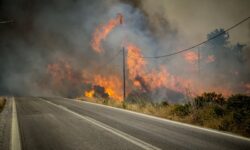 Πολύ υψηλός κίνδυνος πυρκαγιάς αύριο Τρίτη σε Αττική και Εύβοια