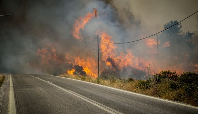 Πολύ υψηλός κίνδυνος πυρκαγιάς αύριο Τρίτη σε Αττική και Εύβοια