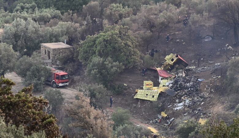 Συντριβή πυροσβεστικού αεροπλάνου στην Κάρυστο: Πώς έγινε η τραγωδία – Τα 5 μοιραία δευτερόλεπτα