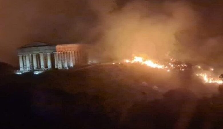 Δύο νεκροί από τις μεγάλες πυρκαγιές στην Κάτω Ιταλία