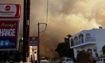Πύρινη λαίλαπα στη Ρόδο για ένατη ημέρα – Προσπάθειες να σβηστούν οι φωτιές και σε Κέρκυρα, Κάρυστο και Δερβενάκι Αχαΐας