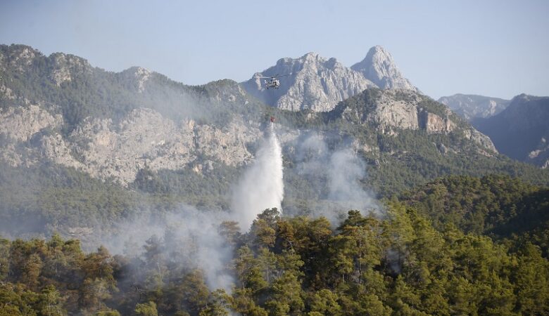 Δασική πυρκαγιά κοντά σε τουριστικό θέρετρο στην νότια Τουρκία