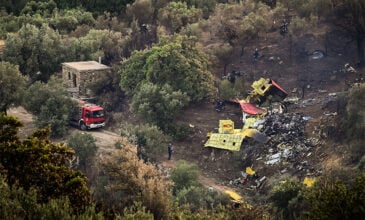 Θρήνος για τους δύο πιλότους του Canadair που σκοτώθηκαν: Πόσα δευτερόλεπτα είχαν για να αντιδράσουν – «Μάλλον έπαθε ζημιά και το πηδάλιο»
