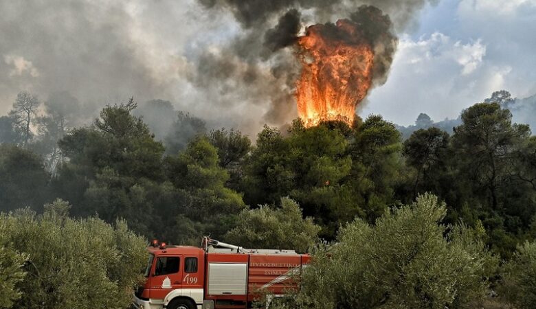 Για «τρίγωνο του διαβόλου» κάνει λόγο ο αρχηγός της Πυροσβεστικής για τις συνθήκες έναρξης και εξάπλωσης των πυρκαγιών