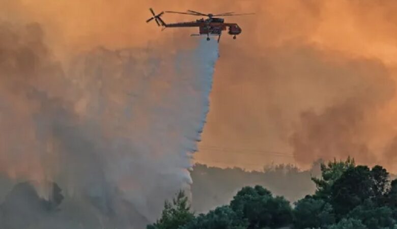 Φωτιά στην Καστοριά – Σηκώθηκε ελικόπτερο