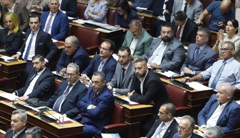 Βουλή: «Ναι» στην άρση ασυλίας 11 βουλευτών των Σπαρτιατών