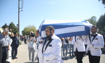 Συντριβή Canadair στην Κάρυστο: Σε κλίμα οδύνης η κηδεία του 27χρονου ανθυποσμηναγού Περικλή Στεφανίδη