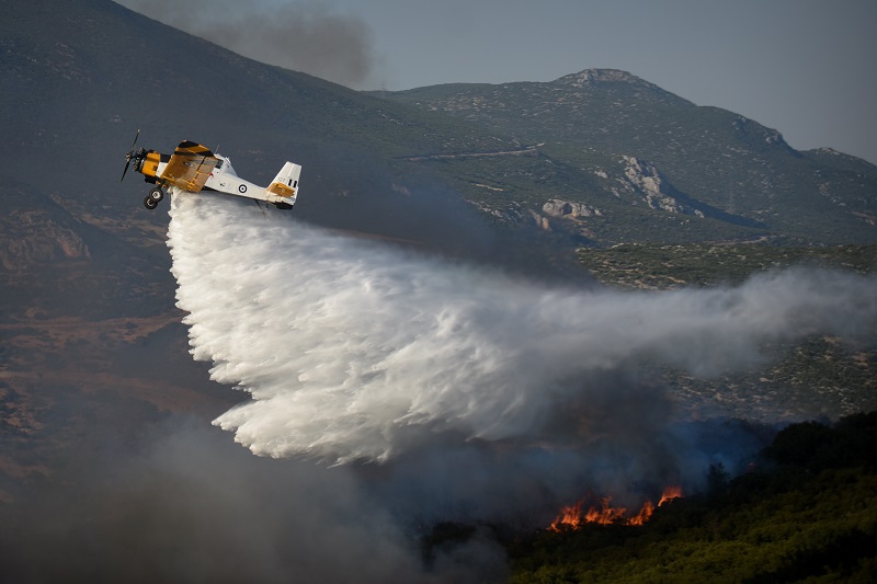 Φωτιά στην Κάρυστο: Ενισχύθηκαν οι δυνάμεις της Πυροσβεστικής