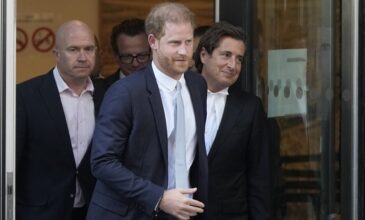 Βρετανία: Ο πρίγκιπας Χάρι πέτυχε την καταδίκη της «Daily Mirror» για ηλεκτρονική πειρατεία ηχητικών μηνυμάτων