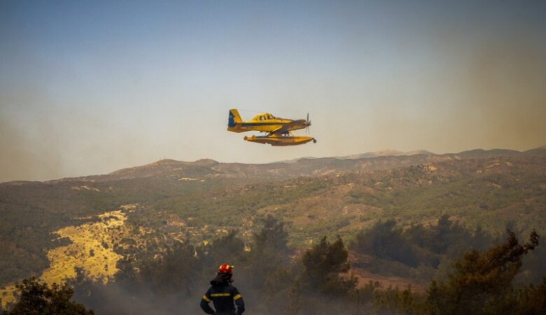 Ουζβάρι: H Κομισιόν έχει κινητοποιήσει συνολικά 9 πυροσβεστικά αεροσκάφη για την αντιμετώπιση των πυρκαγιών στην Ελλάδα.